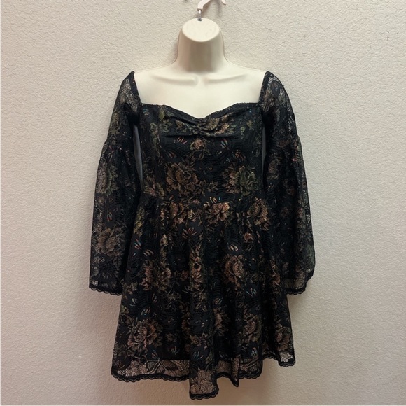 Sugar Thrill Highland Calling Lace Babydoll NW
Dress by Dolls Kill in size small - Picture 1 of 4